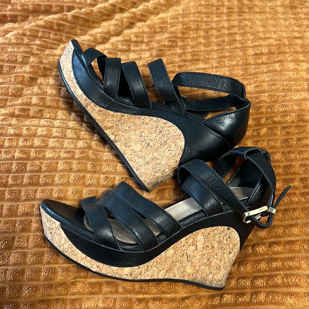 Ugg wedge sandals black and cork size 8 women’s